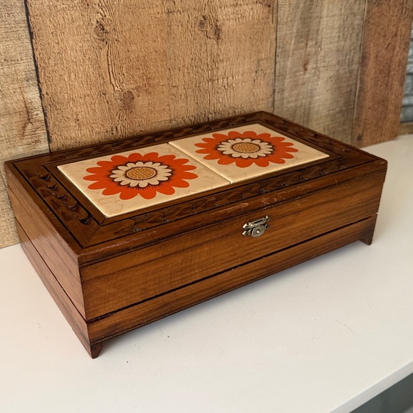 Vintage Handmade Wooden Jewelry Box with Retro Floral Tiles with Carved Details - Picture 3 of 13